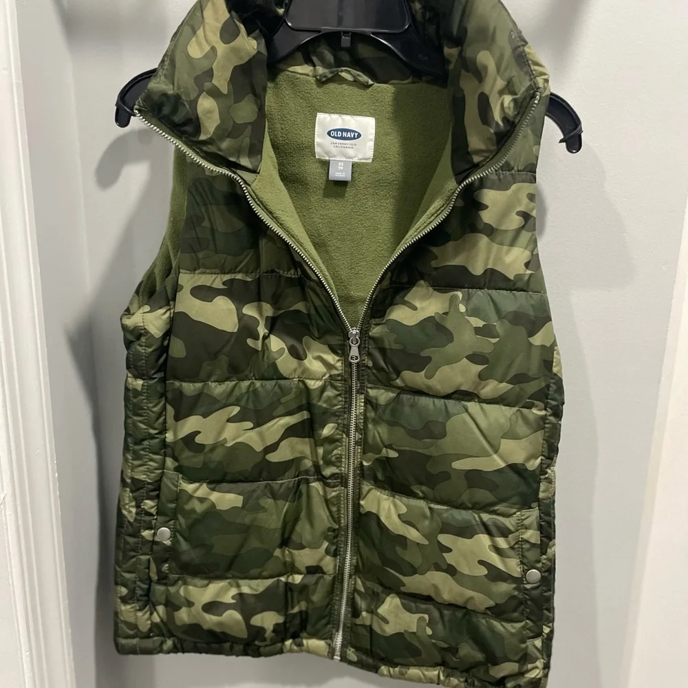 Camo Puffer Vest - Picture 3 of 6